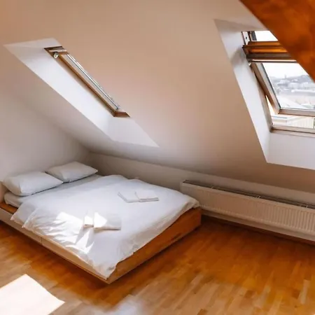 아파트 Riverside Duplex Loft